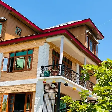 Sheen Homestay Gulmarg Exterior photo