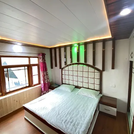 Sheen Homestay Gulmarg Exterior photo